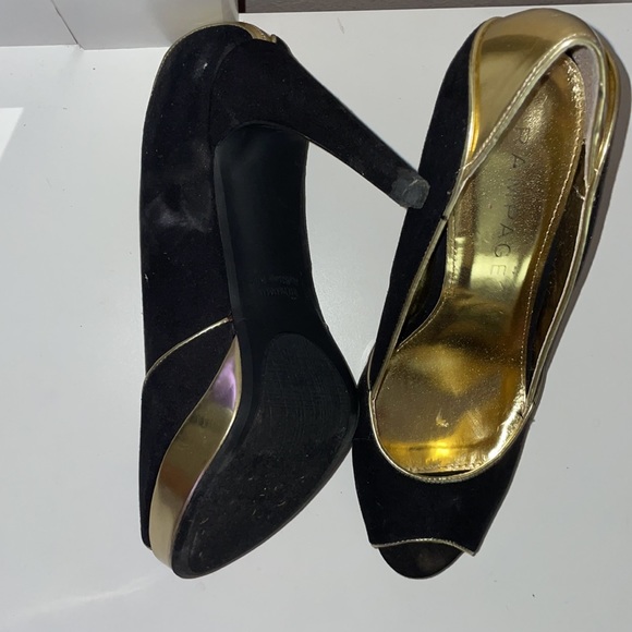 black heels with gold rim open toe - Picture 4 of 5